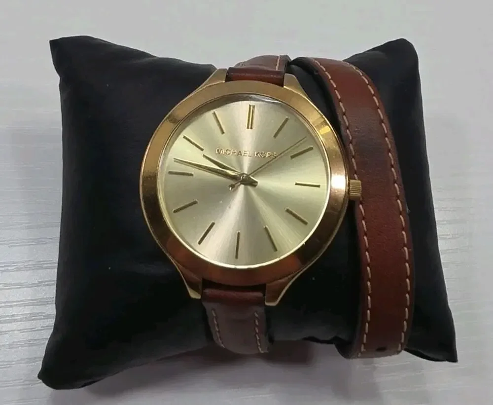 Michael Kors MK2256 Womens Runway Gold Tone Watch Leather Strap New Battery W266